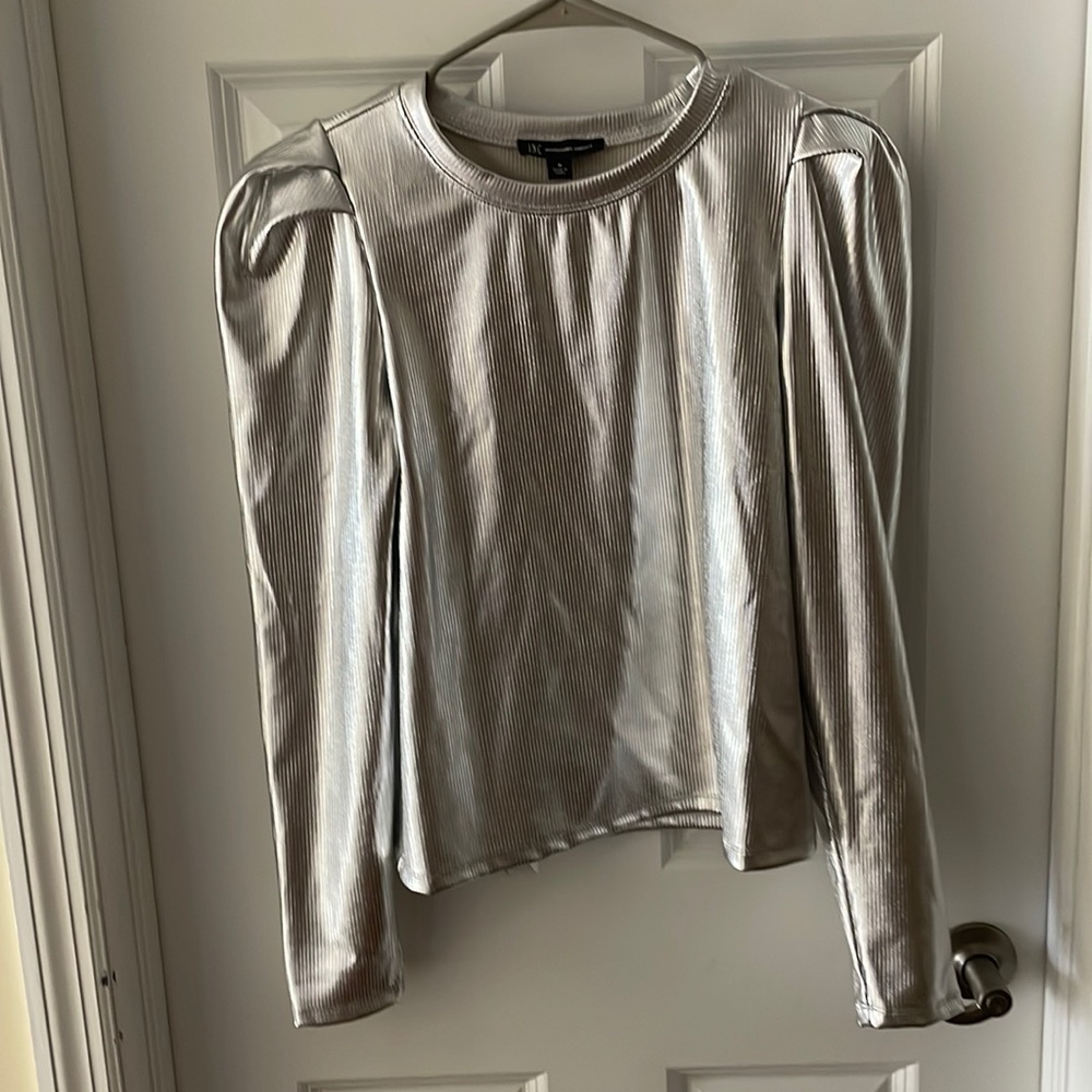 “INC International Concepts” long sleeve (NEVER WORN) (Price negotiable)